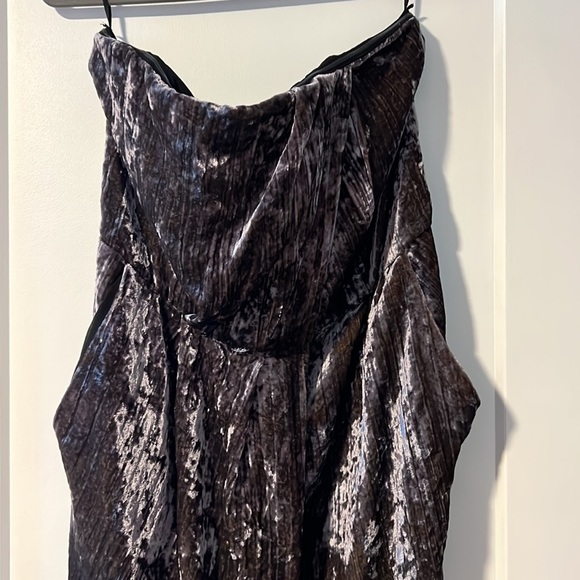 Velour dress with pockets - Picture 2 of 4